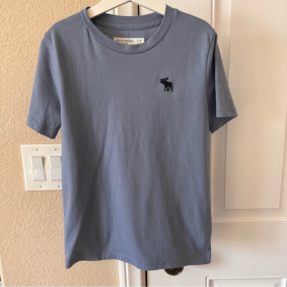 Abercrombie Kids Soft Blue T-Shirt Size 7/8